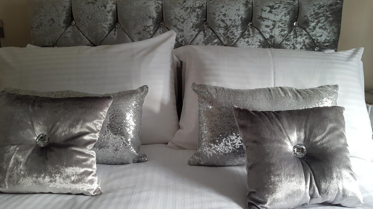 Star Inn Rooms Ardersier Bagian luar foto