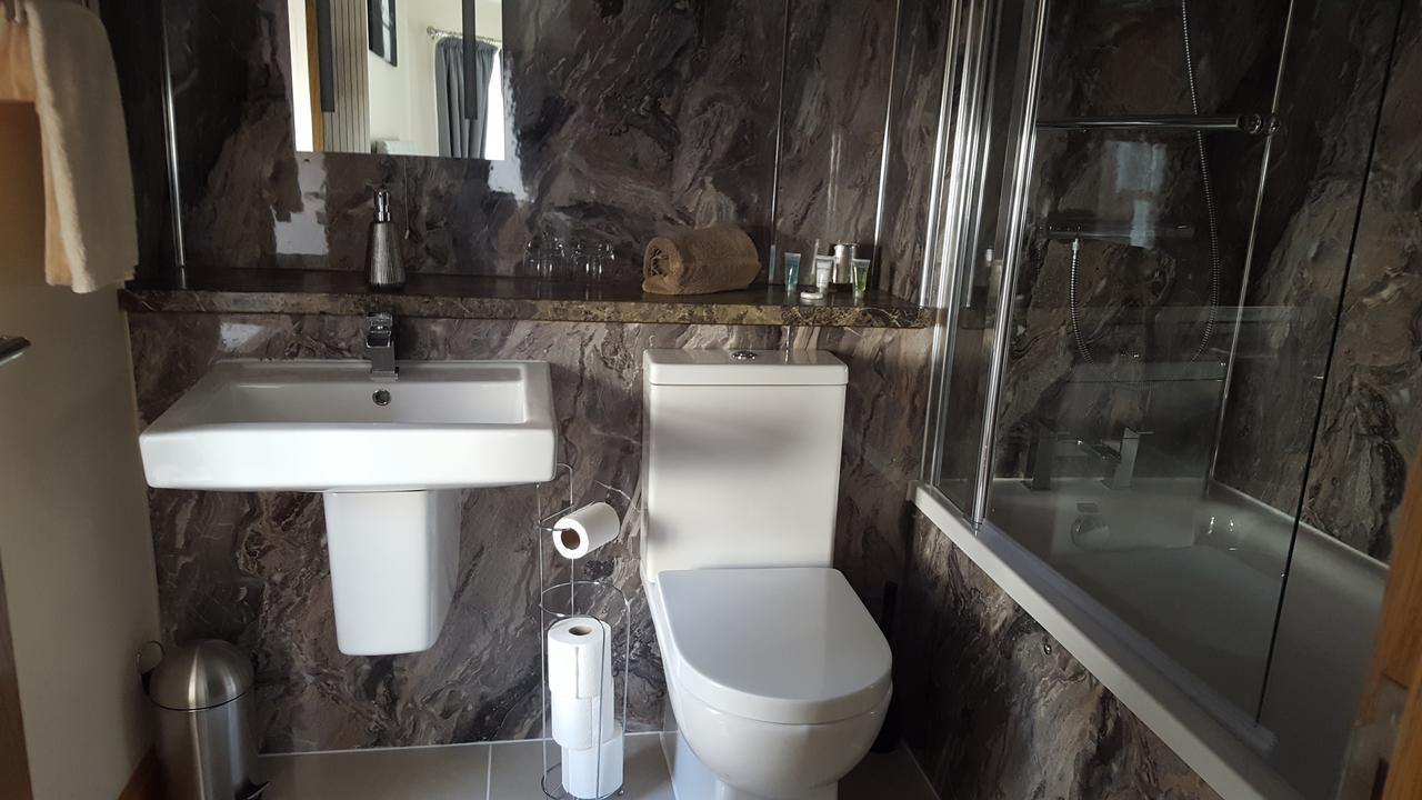 Star Inn Rooms Ardersier Bagian luar foto