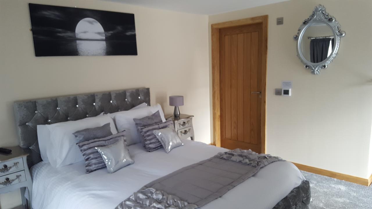 Star Inn Rooms Ardersier Bagian luar foto